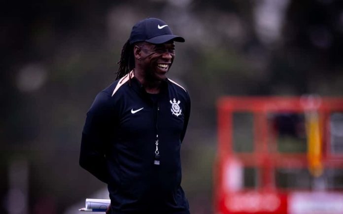 Clarence Seedorf durante treino pelo Corinthians antes da estreia no Campeonato Brasileiro