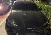 Deputado estadual de São Paulo é detido após disparo em balada; carro com placa oficial da Alesp estava em veículo diferente Carro sedan da marca BYD apreendido com placas oficiais da Alesp fixadas, em São Paulo, durante investigação relacionada a disparo em balada envolvendo o deputado estadual Marcelo Aguiar.