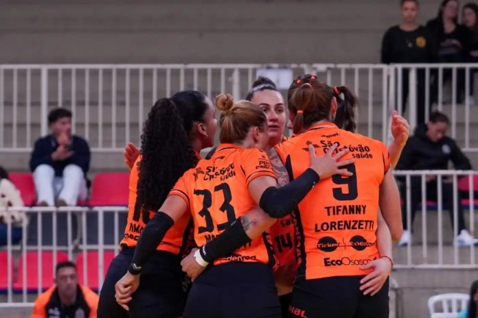 Equipe de vôlei de Osasco em ação durante partida pelo Campeonato Paulista de 2026