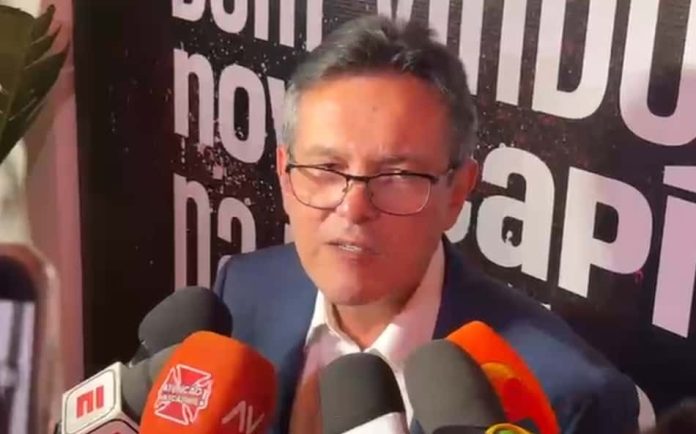 expresso-1958ac0121f03c448c9d708e Mário Junqueira durante entrevista após Assembleia Geral que aprovou venda parcial da SAF do Vasco