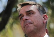 TSE determina suspensão de site que utilizava criptomoedas para divulgação da campanha de Flávio Bolsonaro Fotografia de Flávio Bolsonaro relacionada à cobertura sobre o projeto Brasil 22 Token e a decisão do TSE