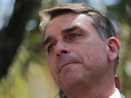 TSE determina suspensão de site que utilizava criptomoedas para divulgação da campanha de Flávio Bolsonaro Fotografia de Flávio Bolsonaro relacionada à cobertura sobre o projeto Brasil 22 Token e a decisão do TSE