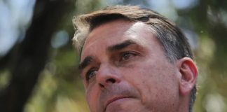 TSE determina suspensão de site que utilizava criptomoedas para divulgação da campanha de Flávio Bolsonaro Fotografia de Flávio Bolsonaro relacionada à cobertura sobre o projeto Brasil 22 Token e a decisão do TSE