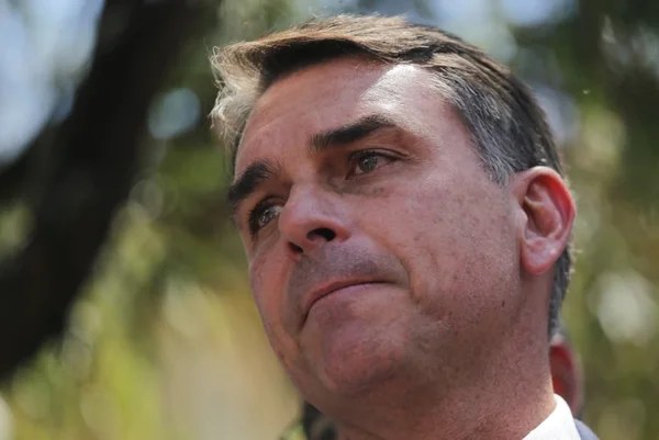 expresso-19ecb5180ce833a58ef470bb Fotografia de Flávio Bolsonaro relacionada à cobertura sobre o projeto Brasil 22 Token e a decisão do TSE