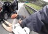 Polícia Militar resgata vítima de sequestro em Mogi das Cruzes e prende três suspeitos Imagem divulgada pela Polícia Militar mostra o momento da abordagem policial na Rodovia Pedro Eroles, em Mogi das Cruzes, durante o resgate de vítima de sequestro.
