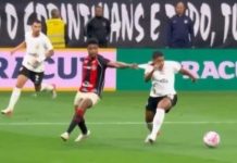 Corinthians Considera Enviar Reclamação à CBF por Decisão Polêmica na Partida contra Vitória Jogadores em ação durante a partida entre Corinthians e Vitória disputada na Neo Química Arena.