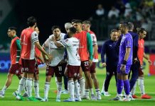 Palmeiras elimina Fluminense na semifinal da Libertadores após vitória nos pênaltis Jogadores do Fluminense e Palmeiras no estádio NuParque durante a semifinal da Copa Libertadores 2026