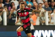 Danilo destaca necessidade de união no Flamengo após empate com o Santos Danilo durante partida entre Santos e Flamengo no Brasileirão