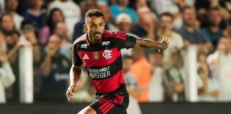 Danilo destaca necessidade de união no Flamengo após empate com o Santos Danilo durante partida entre Santos e Flamengo no Brasileirão
