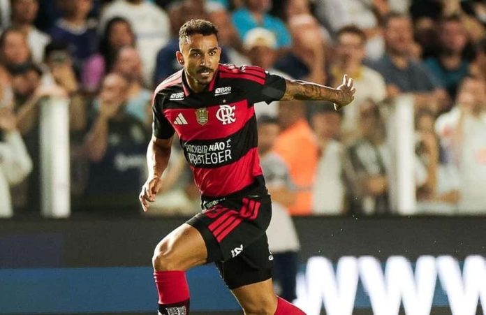 Danilo durante partida entre Santos e Flamengo no Brasileirão