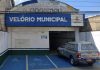 Polícia Civil realiza buscas no Velório Municipal de Carapicuíba em operação contra esquema de irregularidades Fachada do Velório Municipal de Carapicuíba, onde a Polícia Civil realizou buscas no dia 15 de outubro de 2026.