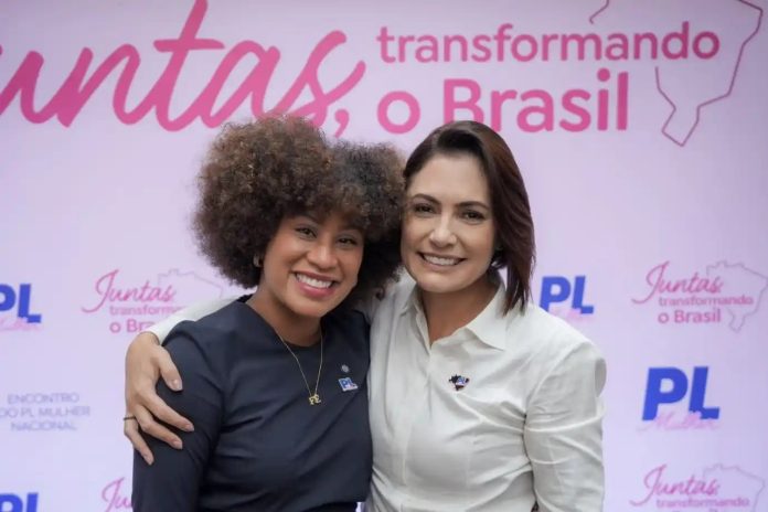 Vereadora Stephane Rossi em evento político do PL Mulher, comemorando nova fase na legenda.