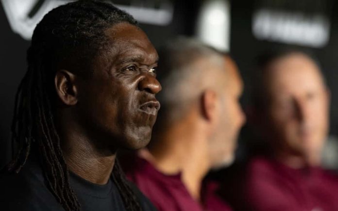 Seedorf faz careta durante jogo entre Vasco e Corinthians pelo Brasileirão (Foto: Jorge Rodrigues/AGIF/Folhapress)