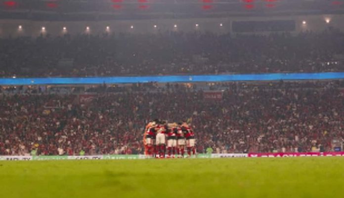 Jogadores do Flamengo em partida contra Atlético-MG pela Série A do Brasileirão