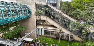 Acidente com guindaste interrompe circulação na Linha 15-Prata do Metrô em São Paulo Fila de passageiros aguardando ônibus do Sistema Paese após interrupção na Linha 15-Prata em São Paulo devido a acidente com guindaste