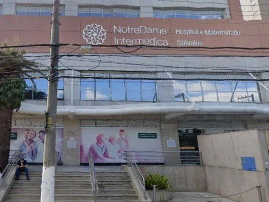Hospital Salvalus, em São Paulo, enfrenta novas investigações após relatos de mortes de bebês Fachada do Hospital e Maternidade Salvalus, localizado na Mooca, zona leste de São Paulo, atualmente sob investigação por autoridades policiais e sanitárias.