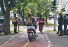 Fiscalização educativa de bicicletas elétricas avança na ciclovia da Faria Lima, em São Paulo Agentes da CET e guardas civis metropolitanos realizam fiscalização educativa na ciclovia da Avenida Brigadeiro Faria Lima, em São Paulo.