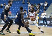 Basket Osasco inicia temporada do NBB 2026/27 enfrentando Basquete Unifacisa na estreia Partida entre Basket Osasco e Franca Basquete em temporada anterior, com jogadores em ação na quadra durante jogo oficial. Foto de arquivo.