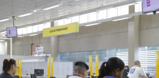 Barueri oferece dezenas de vagas de emprego com salários de até R$ 3.751,63 Interior da Casa do Trabalhador de Barueri, local onde são realizados atendimentos relacionados às vagas de emprego.