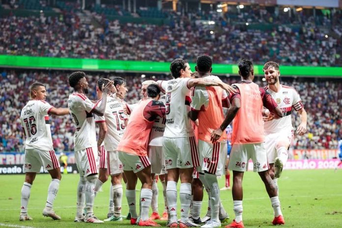 expresso-6e0c56ef8228ad2a9d064fb5 Jogadores do Flamengo comemoram gol durante partida contra o Bahia na Arena Fonte Nova