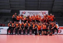 Osasco conquista 19º título do Campeonato Paulista Feminino de Vôlei Jogadoras e comissão técnica do Osasco São Cristóvão Saúde posam comemorando o título do Campeonato Paulista Feminino de Vôlei na Arena Paulo Skaf, em Bauru