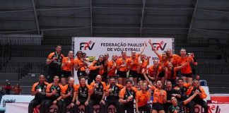Osasco conquista 19º título do Campeonato Paulista Feminino de Vôlei Jogadoras e comissão técnica do Osasco São Cristóvão Saúde posam comemorando o título do Campeonato Paulista Feminino de Vôlei na Arena Paulo Skaf, em Bauru