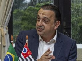 Vice-governador de SP considera votos após as 17h “insignificantes” diante da diferença nas eleições de 2026 Vice-governador Felicio Ramuth durante evento oficial em São Paulo