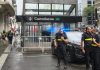 Campanha de Lula solicita uso integral de câmeras corporais pela PM durante ato na Avenida Paulista Policiais militares fazem segurança na entrada da estação Consolação, na região da Avenida Paulista, durante mobilização para o ato político de Lula em 24/10.