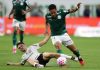 Palmeiras ajusta treinamento e terá desfalque de Vitor Roque na semifinal da Libertadores Disputa por bola entre jogadores de Palmeiras e Corinthians durante partida pelo Brasileirão no estádio Nubank Parque.