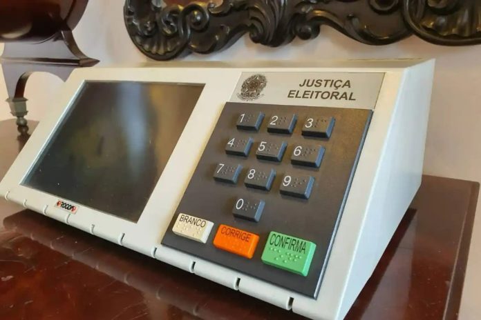 Urna eletrônica usada nas eleições presidenciais de 2026 no Brasil