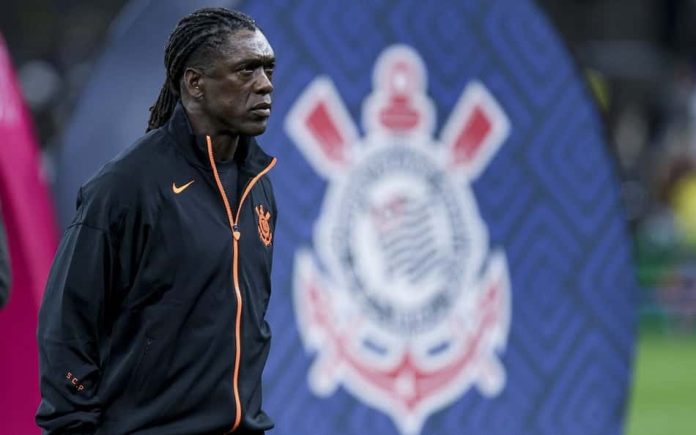 Seedorf durante aquecimento da equipe do Corinthians na partida contra o Vitória, realizada na Neo Química Arena.