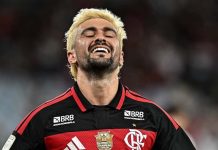 Flamengo segue favorito ao título do Brasileirão com 69,6% de probabilidade, segundo projeções Arrascaeta comemora gol do Flamengo durante jogo contra Atlético-MG no Maracanã