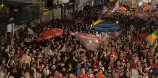 Apoiadores se reúnem nas ruas de Osasco em ato a favor da reeleição de Lula Multidão participa de ato político pró-re eleição do presidente Lula nas ruas centrais de Osasco.
