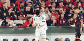 Murilo destaca identidade resiliente do Palmeiras sob comando de Abel Ferreira Jogador do Palmeiras comemorando gol durante partida contra Athletico-PR na Arena da Baixada