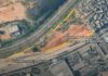 Prefeitura de Carapicuíba abre leilão para venda de terreno avaliado em mais de R$ 11 milhões Imagem aérea mostra o terreno da Prefeitura de Carapicuíba, localizado em frente ao Fórum, disponível para leilão com lance inicial superior a R$ 11 milhões.