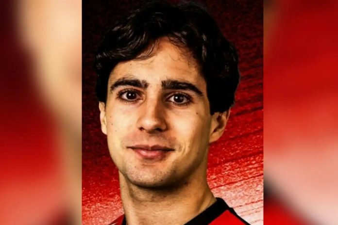 Retrato de arquivo do piloto Rafael Câmara, associado à equipe Haas, em evento promocional antes da temporada de 2027 na Fórmula 1