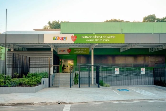 Fachada da Unidade Básica de Saúde Amaro José de Souza no Jardim Mutinga, Barueri, após reforma e ampliação.