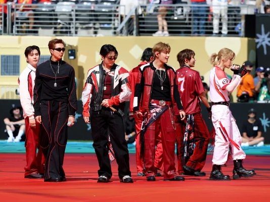 Mudanças no Trânsito em São Paulo para Show do BTS na Quarta-feira (28/10) Integrantes do grupo BTS durante apresentação em evento anterior em Seul