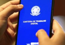 Lula defende jornada de trabalho 5×2 e critica oposição em meio a votação no Senado Aplicativo da Carteira de Trabalho Digital mostrado em celular, reforçando o tema da jornada de trabalho em discussão no Congresso Nacional.