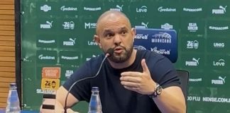 Presidente do Fluminense critica arbitragem após derrota no clássico contra Flamengo Presidente do Fluminense, Mattheus Montenegro, durante pronunciamento após derrota para o Flamengo no Maracanã.