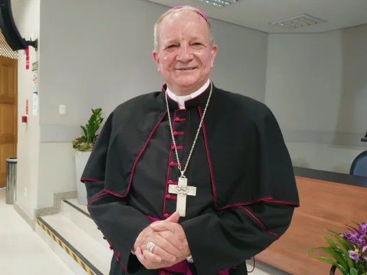 Arcebispo de Aparecida destaca necessidade de diálogo em meio ao cenário político tenso Arcebispo Dom Mário Antônio da Silva durante celebração no Santuário de Nossa Senhora Aparecida