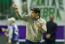 Torcida do Palmeiras questiona substituição de Flaco López na semifinal da Libertadores Abel Ferreira durante a semifinal da Libertadores entre Palmeiras e Fluminense no Nubank Parque