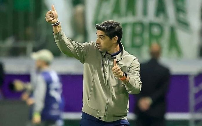 Abel Ferreira durante a semifinal da Libertadores entre Palmeiras e Fluminense no Nubank Parque