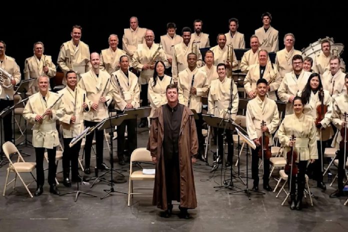 Orquestra SP Pop's Symphonic posa para fotografia oficial do concerto tributo a John Williams, apresentado no Centro de Eventos de Barueri em 18 de outubro de 2026.