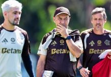 Flamengo anuncia relacionados para semifinal da Libertadores sem cinco jogadores Treinador Leonardo Jardim durante treino do Flamengo