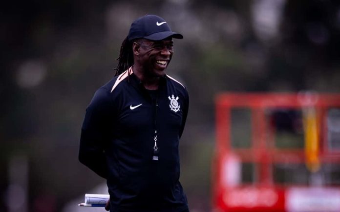 expresso-dc0eec2036ead264a70a9675 Seedorf durante treino no Corinthians, preparando estreia como técnico