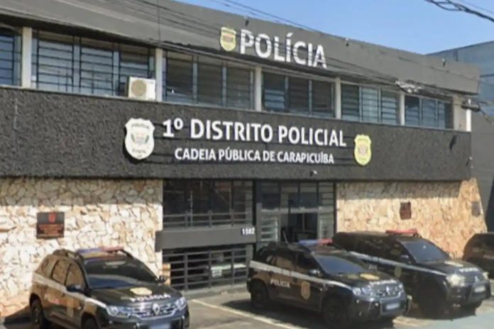 expresso-e5d89d401cf2b6c7ce037337 Fachada do 1º Distrito Policial de Carapicuíba, local de prisão e custódia dos suspeitos em esquema de extorsão