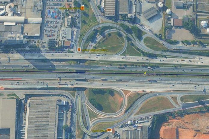 expresso-e9427fe0c2da9bb9c6eb6c72 Vista aérea da Rodovia Castello Branco e seus acessos próximos ao km 21, entre Osasco e Barueri, área onde ocorrem obras com bloqueios nas pistas marginais.