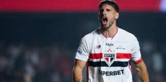 Calleri lidera vitória do São Paulo sobre o Vitória no Morumbi pelo Brasileirão Calleri comemora gol da vitória do São Paulo sobre o Vitória pelo Campeonato Brasileiro no Morumbi.