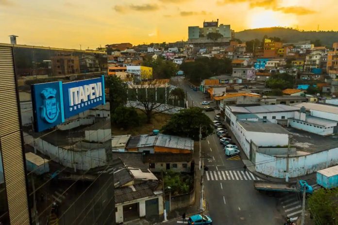 Vista aérea da Prefeitura de Itapevi, município relacionado à condenação por atuação de falsos médicos